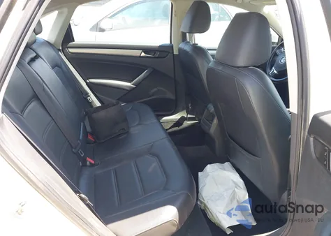 2015 Volkswagen Passat 1.8T Wolfsburg Edition z USA, uszkodzony, nr VIN 1VWAT7A36FC004720